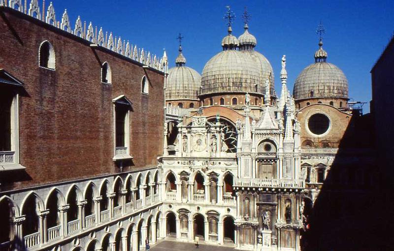 12-Basilica di San Marco,da Palazzo ducale,26 marzo 1989.jpg